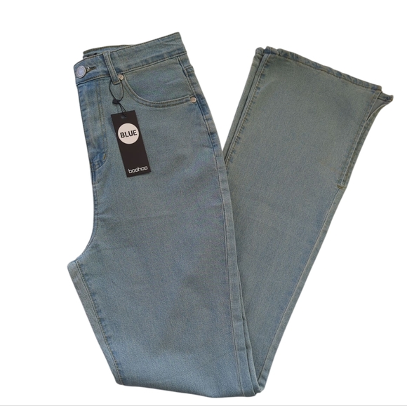 NWT Boohoo Blue High Waisted Split Flare Hem Mom Jeans 6 Vtg.  Wash Blue Pocket - Picture 1 of 15